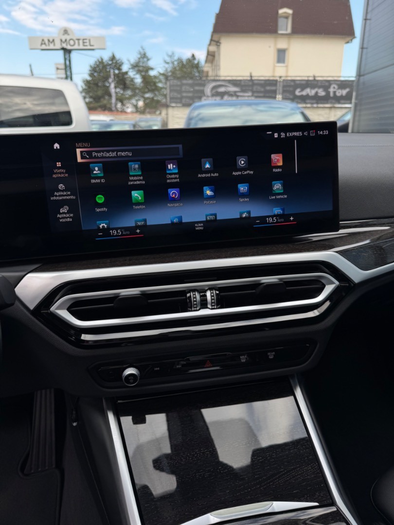 BMW Rad 3 Touring 320d  mHEV x-Drive A/T Luxury *ZÁRUKA*