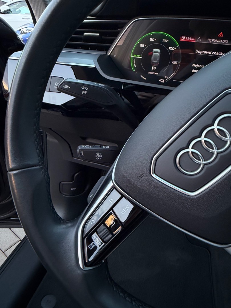 Audi E-tron 50 Quattro *Vzduch*Koža*Ťažné*