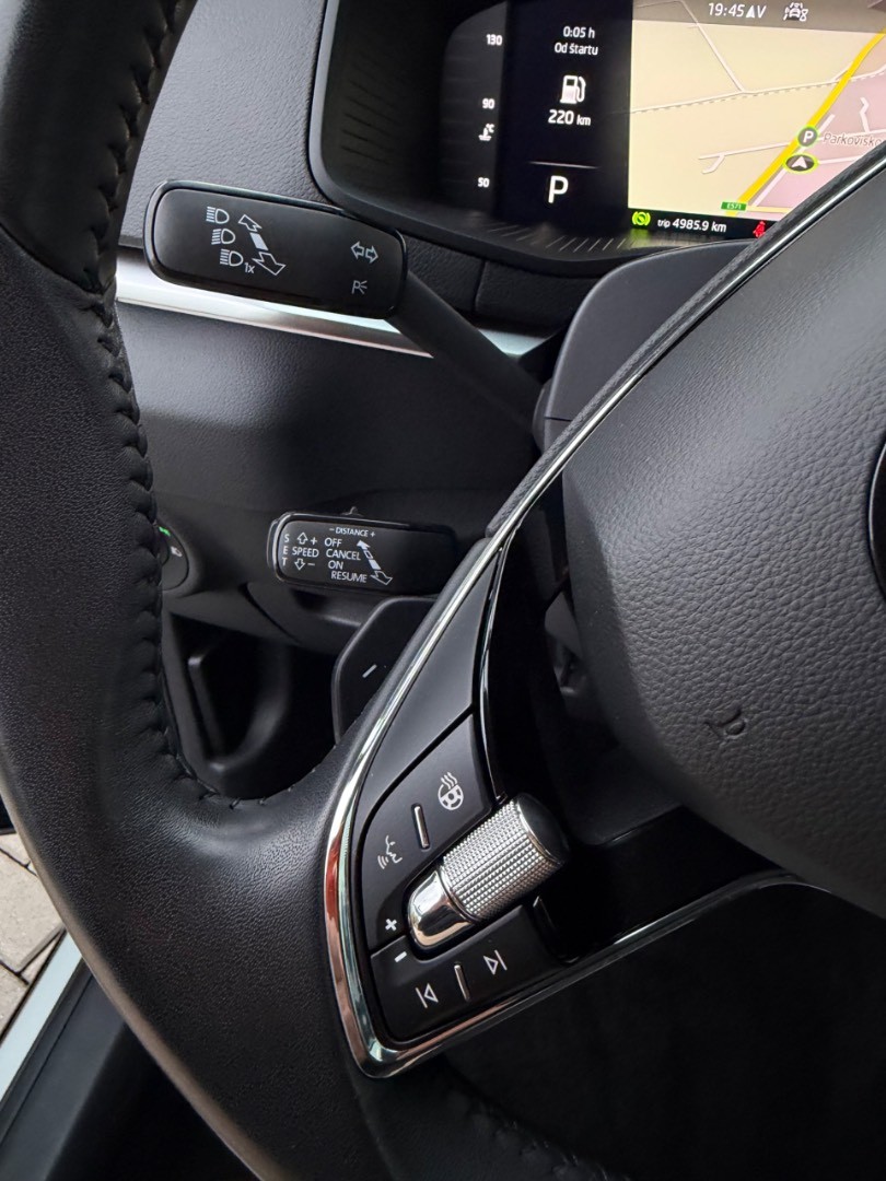 Škoda Karoq 2.0TDi DSG 4×4 TOUR Edition *VIRTUAL*ŤAŽNÉ*WEBASTO*