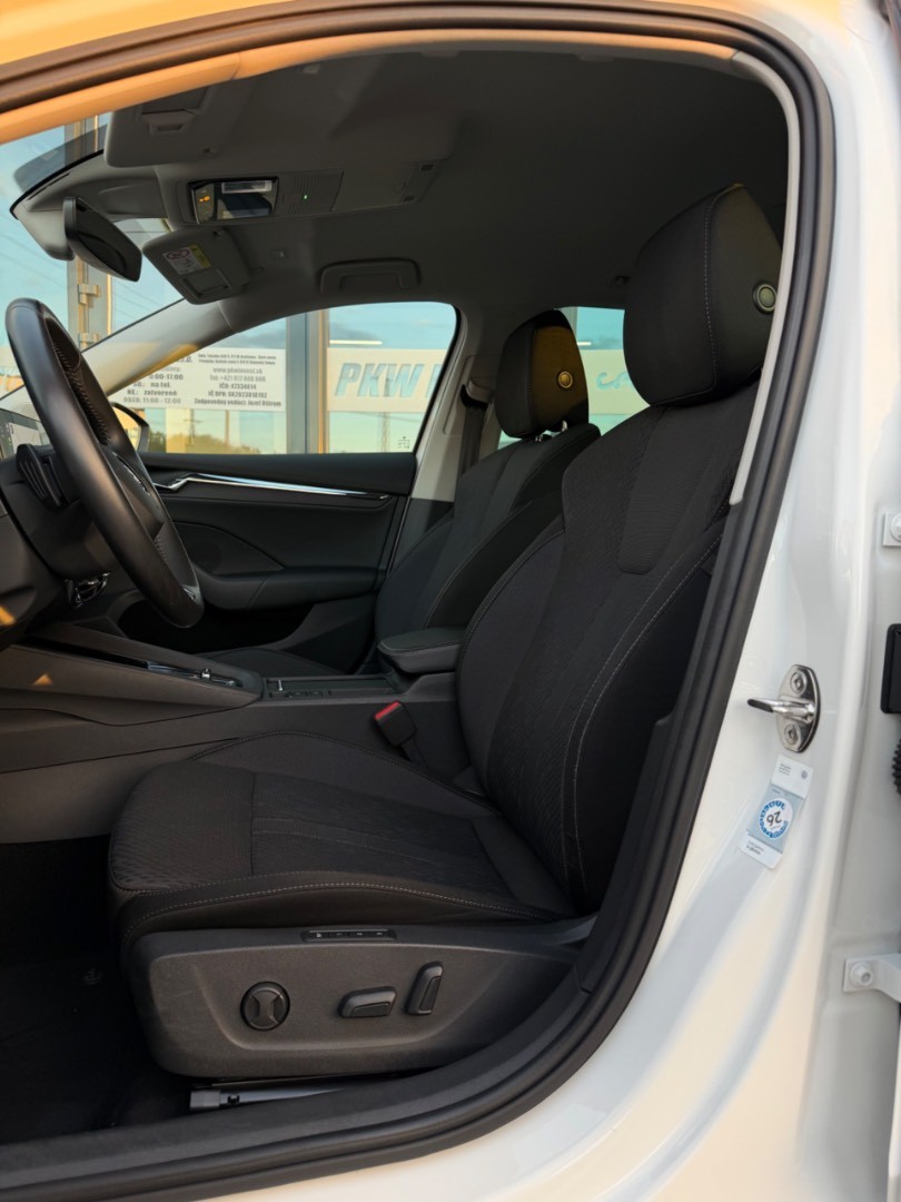 Škoda Octavia Combi 2.0TDi DSG Style FULL