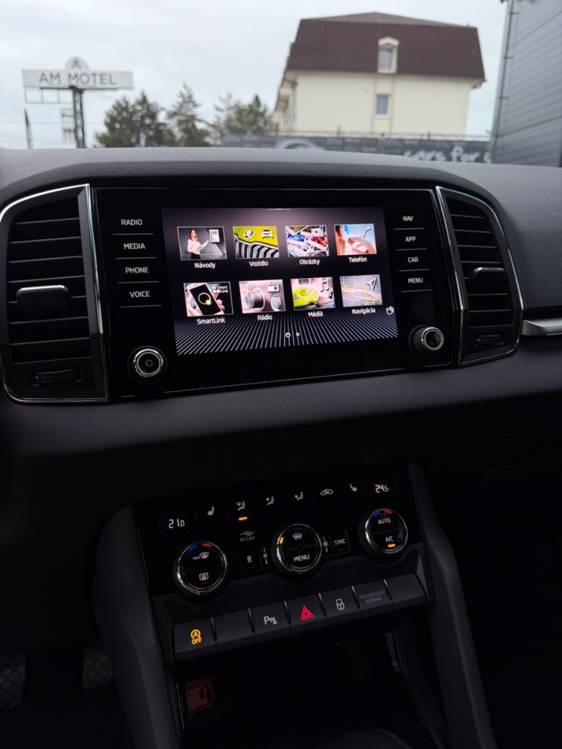 Škoda Karoq 2.0TDi DSG 4×4 TOUR Edition *VIRTUAL*ŤAŽNÉ*WEBASTO*