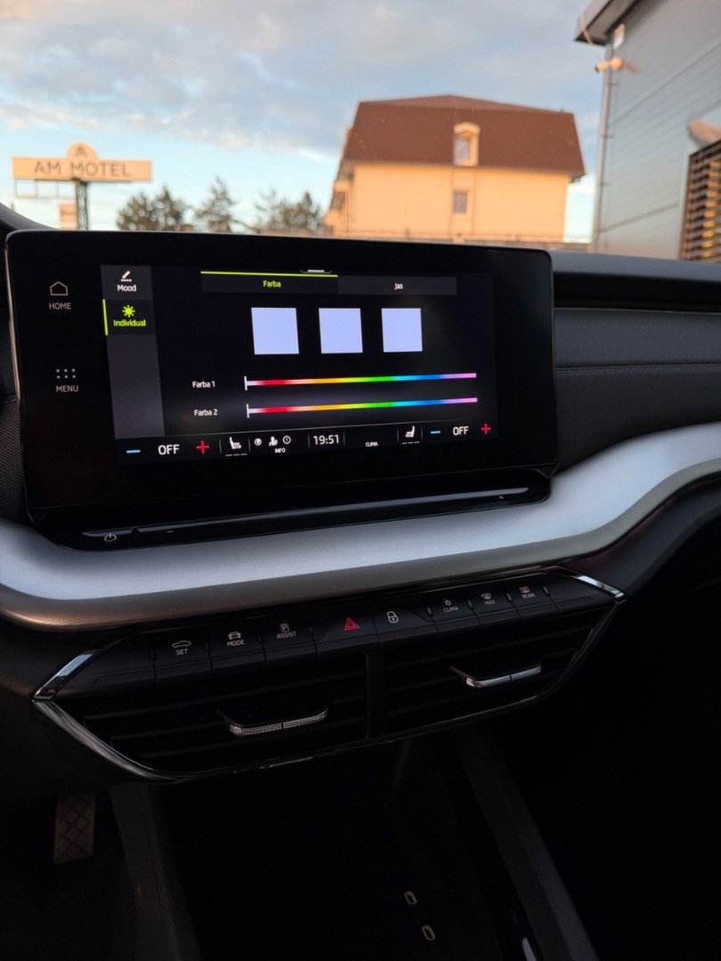 Škoda Octavia Combi 2.0TDi DSG Style FULL