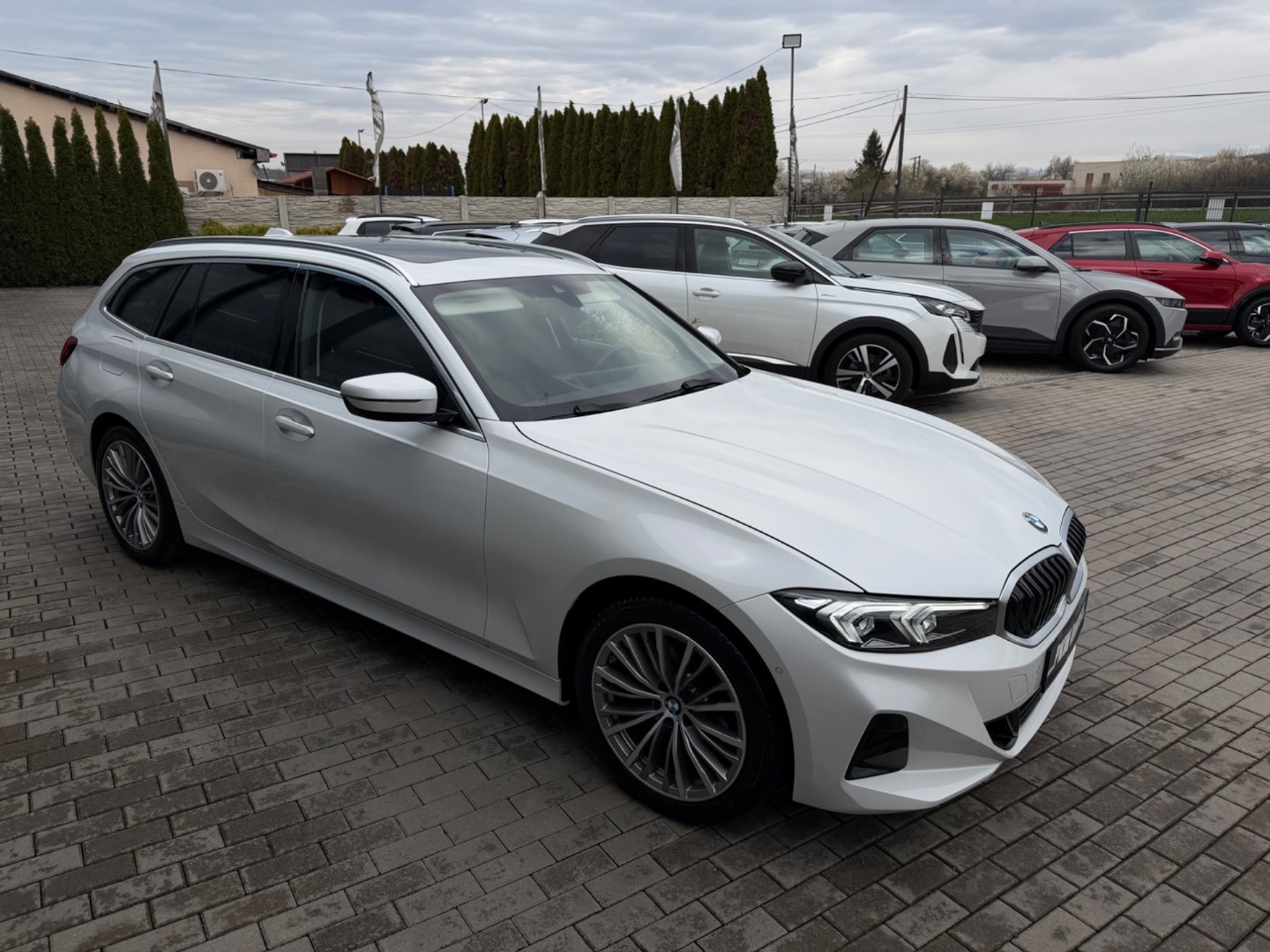 BMW Rad 3 Touring 320d  mHEV x-Drive A/T Luxury line SK ŠPZ