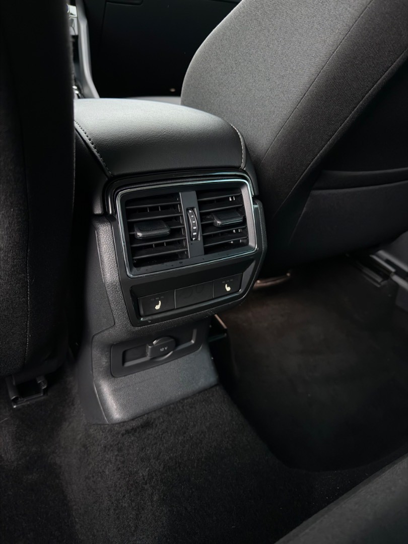 Škoda Karoq 2.0TDi DSG 4×4 TOUR Edition *VIRTUAL*ŤAŽNÉ*WEBASTO*