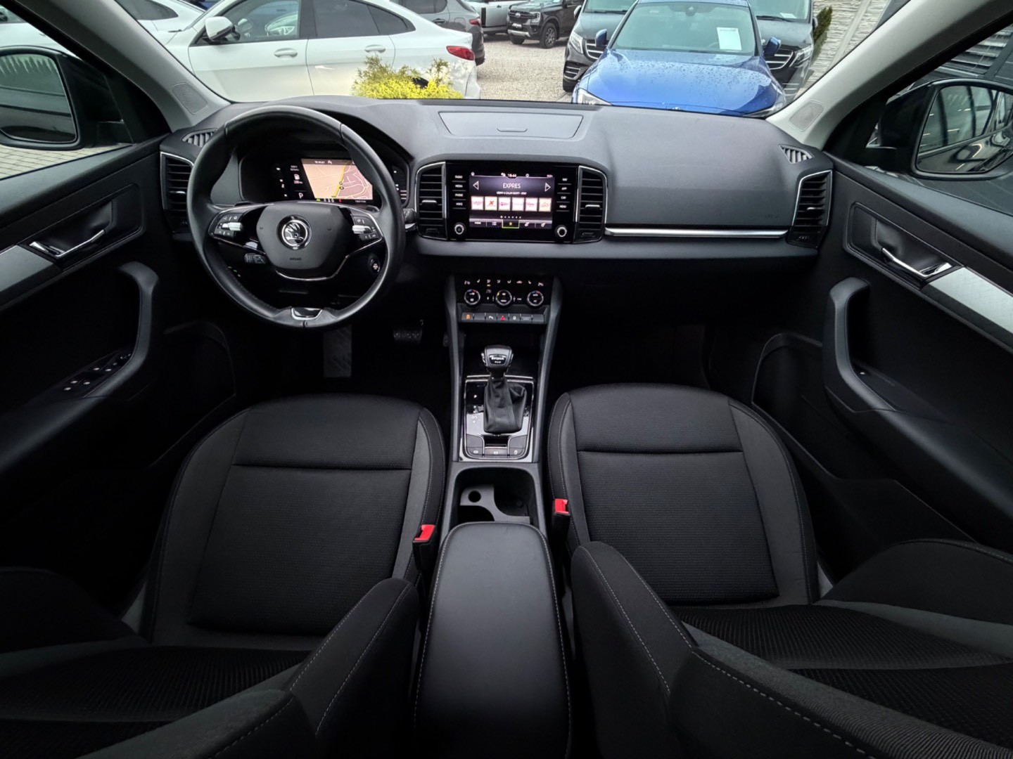 Škoda Karoq 2.0TDi DSG 4×4 TOUR Edition *VIRTUAL*ŤAŽNÉ*WEBASTO*
