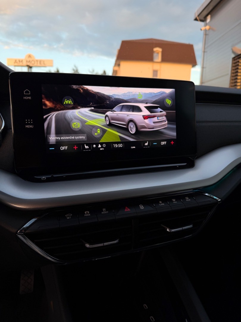Škoda Octavia Combi 2.0TDi DSG Style FULL