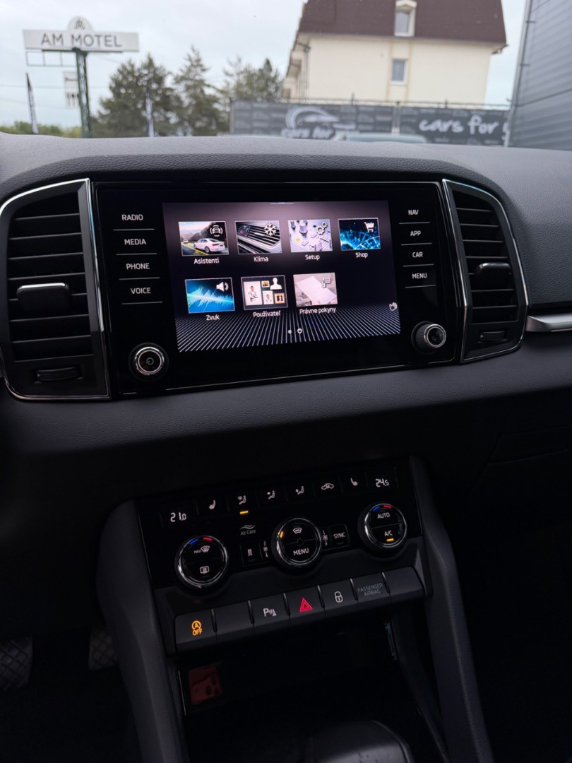 Škoda Karoq 2.0TDi DSG 4×4 TOUR Edition *VIRTUAL*ŤAŽNÉ*WEBASTO*