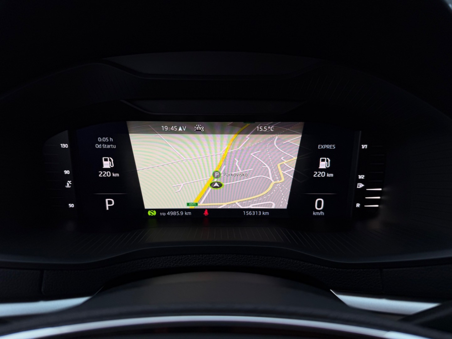 Škoda Karoq 2.0TDi DSG 4×4 TOUR Edition *VIRTUAL*ŤAŽNÉ*WEBASTO*