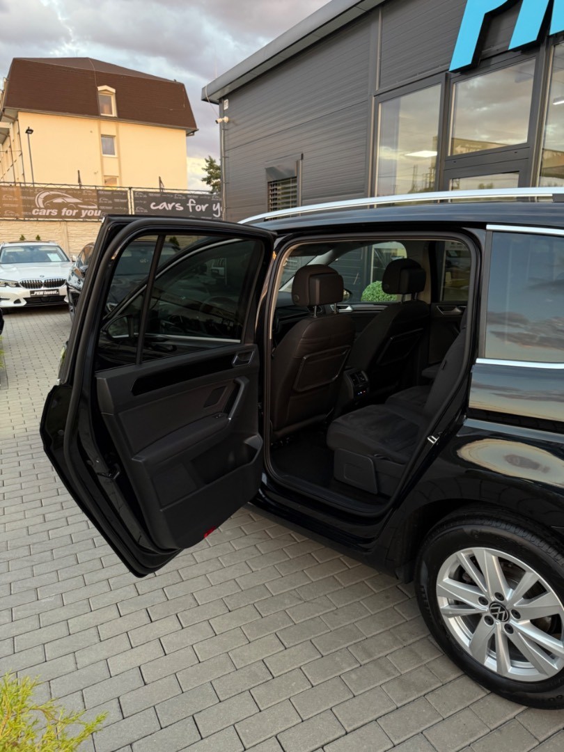 Volkswagen Touran 2.0TDi DSG Highline 7MIESTNY *ŤAŽNÉ*