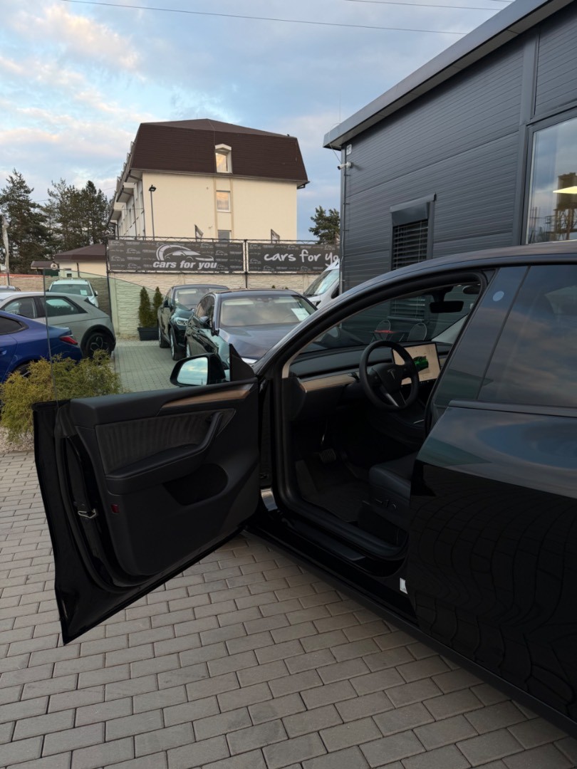 Tesla Model Y Dual Long Range AWD SK ŠPZ