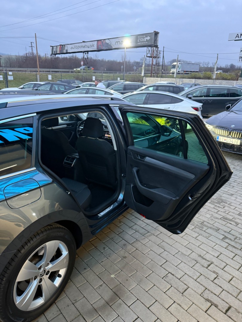 Škoda Superb Combi 2.0TDi DSG Style *VIRTUAL*