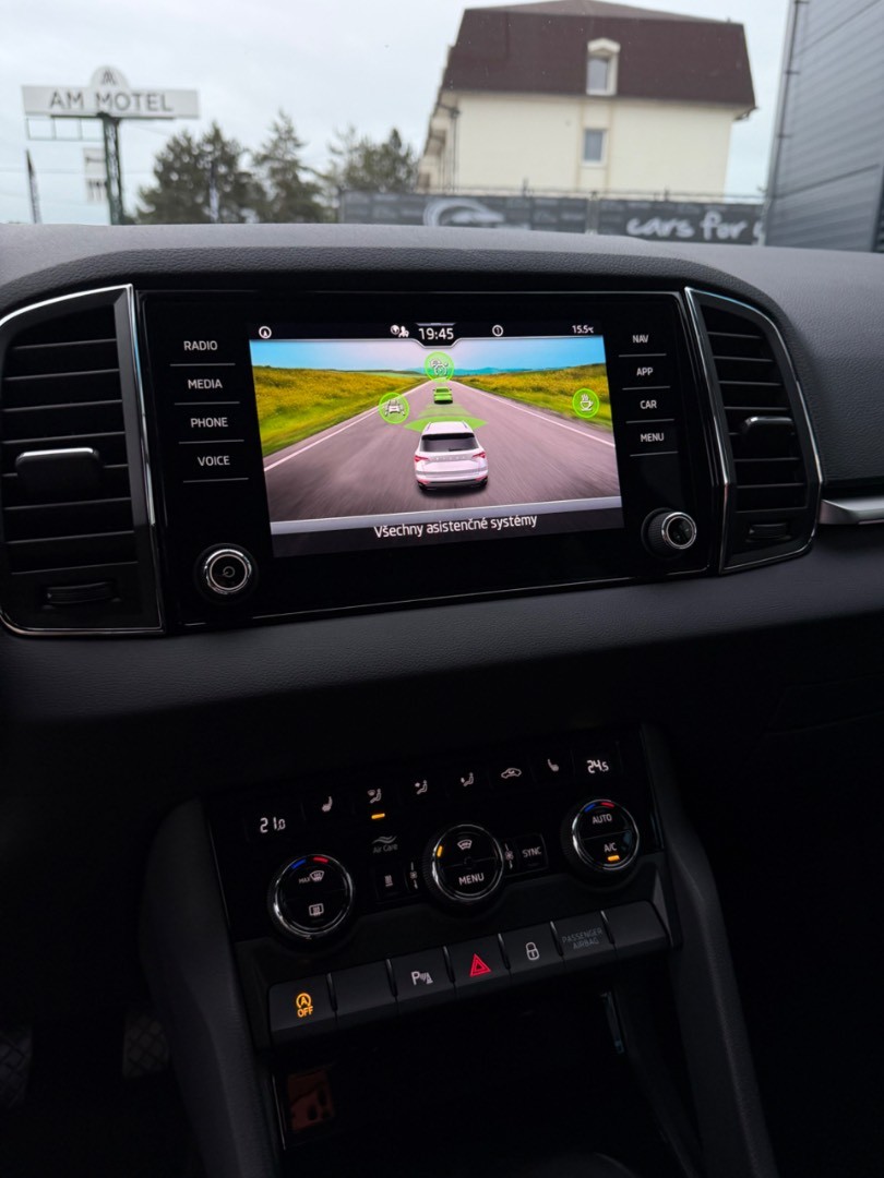 Škoda Karoq 2.0TDi DSG 4×4 TOUR Edition *VIRTUAL*ŤAŽNÉ*WEBASTO*
