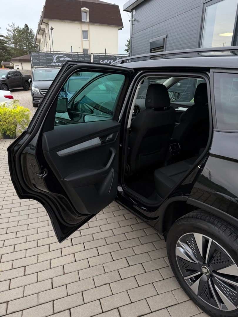 Škoda Karoq 2.0TDi DSG 4×4 TOUR Edition *VIRTUAL*ŤAŽNÉ*WEBASTO*