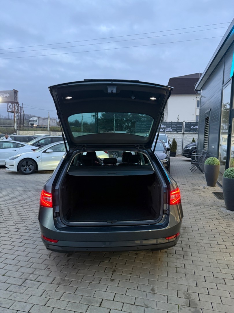 Škoda Superb Combi 2.0TDi DSG Style *VIRTUAL*