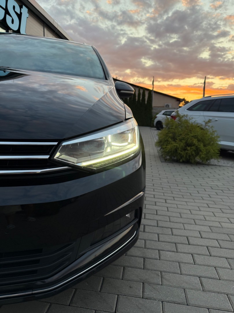 Volkswagen Touran 2.0TDi DSG Highline 7MIESTNY *ŤAŽNÉ*