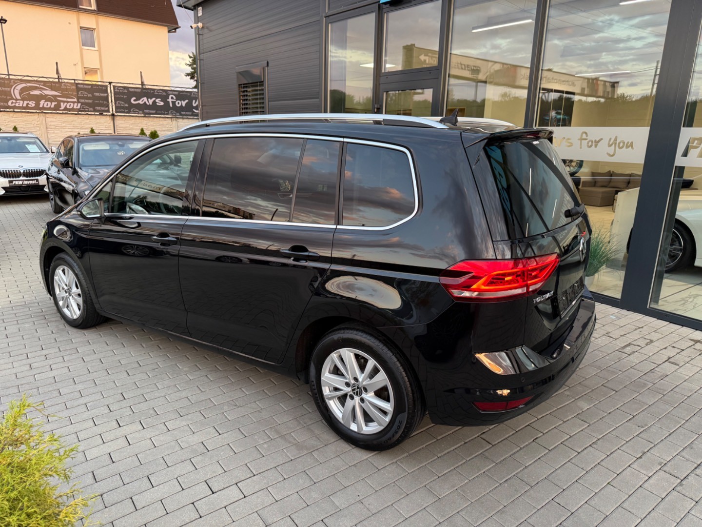 Volkswagen Touran 2.0TDi DSG Highline 7MIESTNY *ŤAŽNÉ*