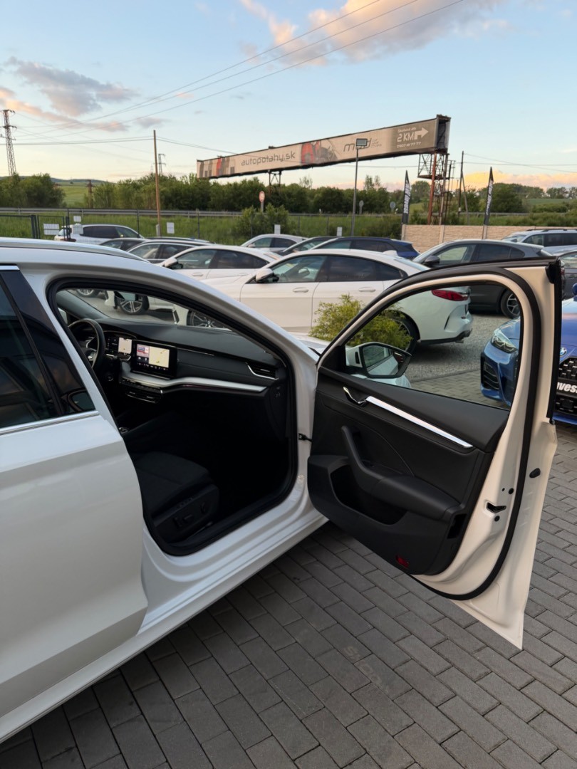 Škoda Octavia Combi 2.0TDi DSG Style FULL