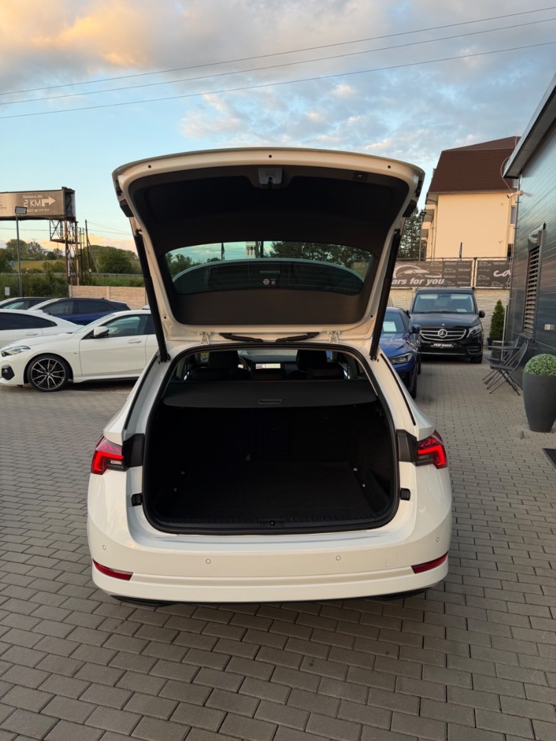 Škoda Octavia Combi 2.0TDi DSG Style FULL
