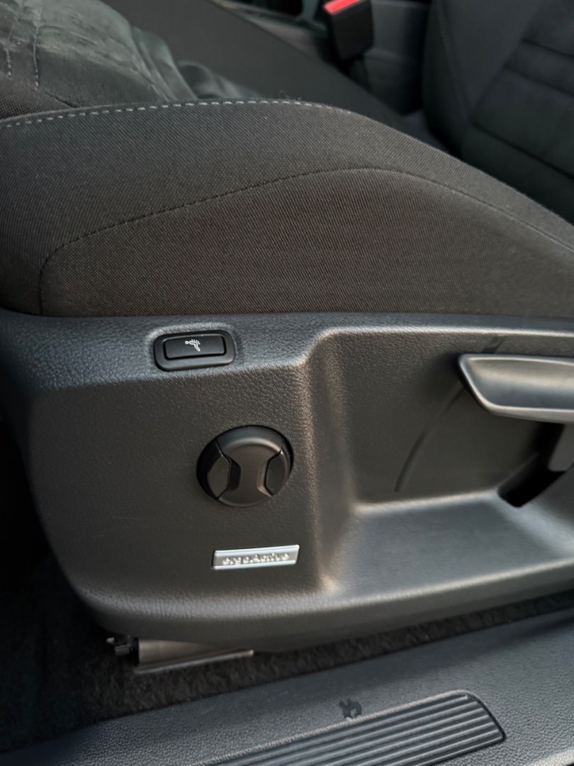 Volkswagen Touran 2.0TDi DSG Highline 7MIESTNY *ŤAŽNÉ*