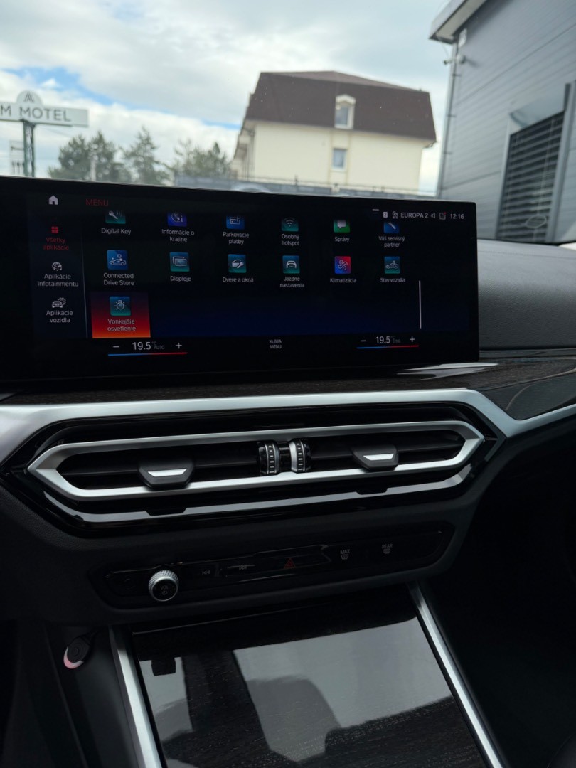 BMW Rad 3 Touring 320d  mHEV x-Drive A/T Luxury line SK ŠPZ