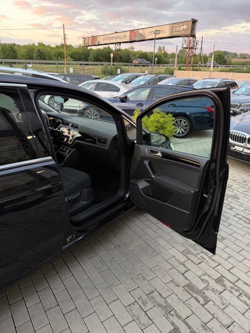 Volkswagen Touran 2.0TDi DSG Highline 7MIESTNY *ŤAŽNÉ*
