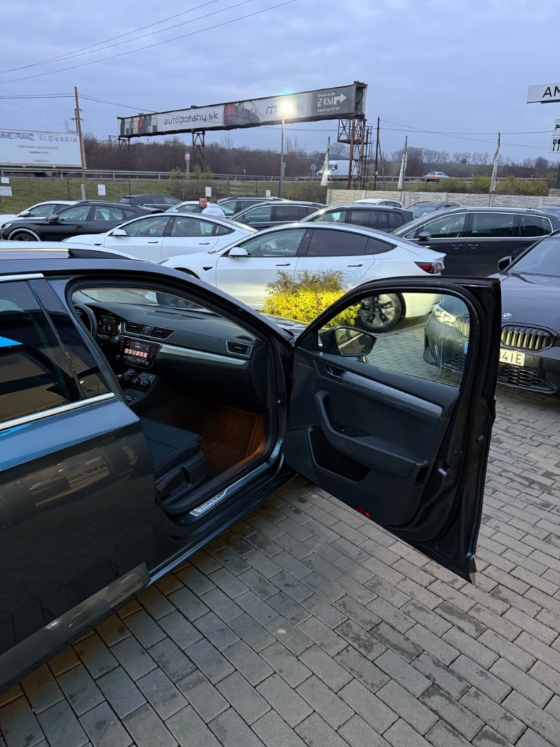 Škoda Superb Combi 2.0TDi DSG Style *VIRTUAL*