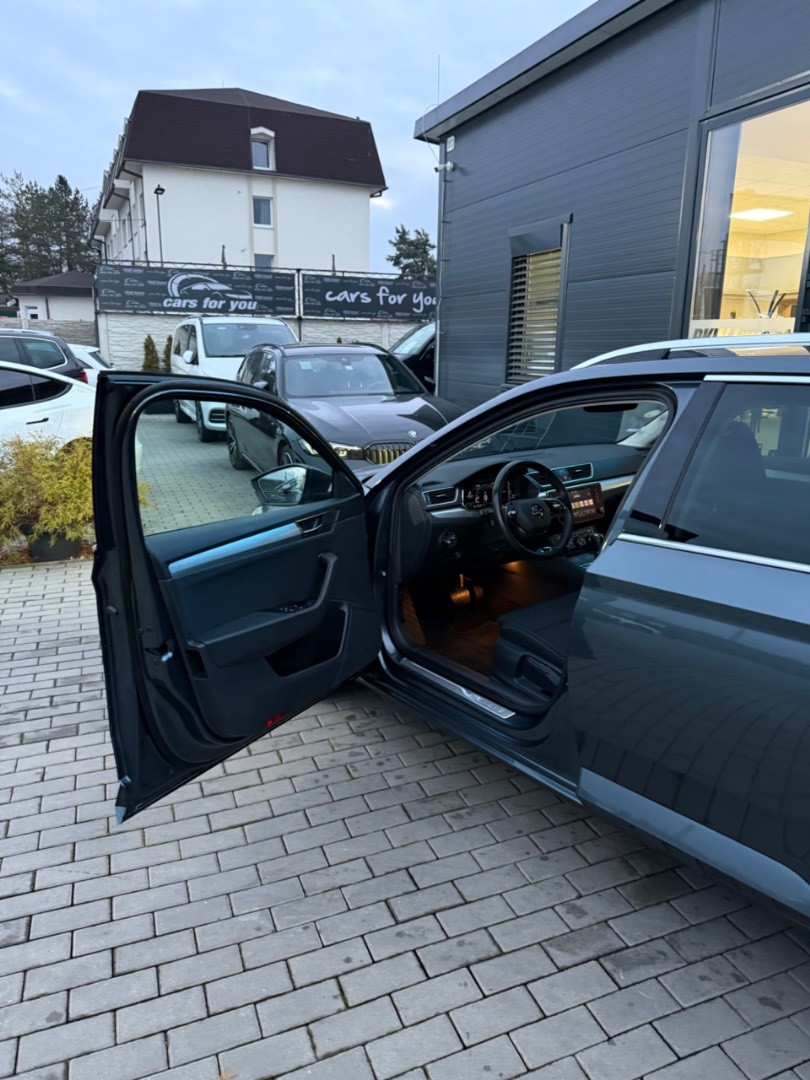 Škoda Superb Combi 2.0TDi DSG Style *VIRTUAL*
