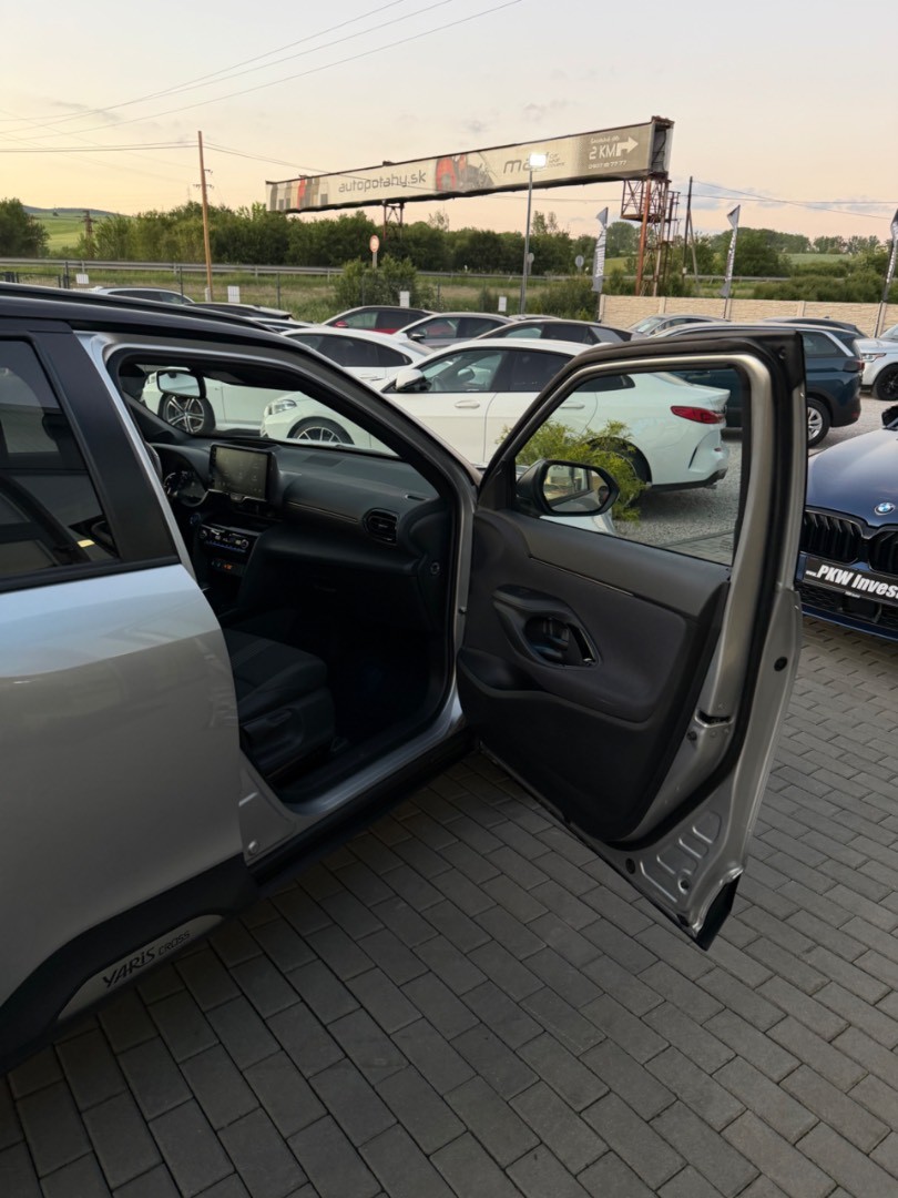 Toyota Yaris Cross 1.5 Hybrid Adventure 4×4 KUPOVANÉ v SR