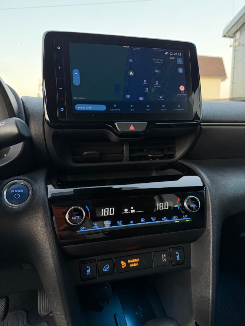 Toyota Yaris Cross 1.5 Hybrid Adventure 4×4 KUPOVANÉ v SR