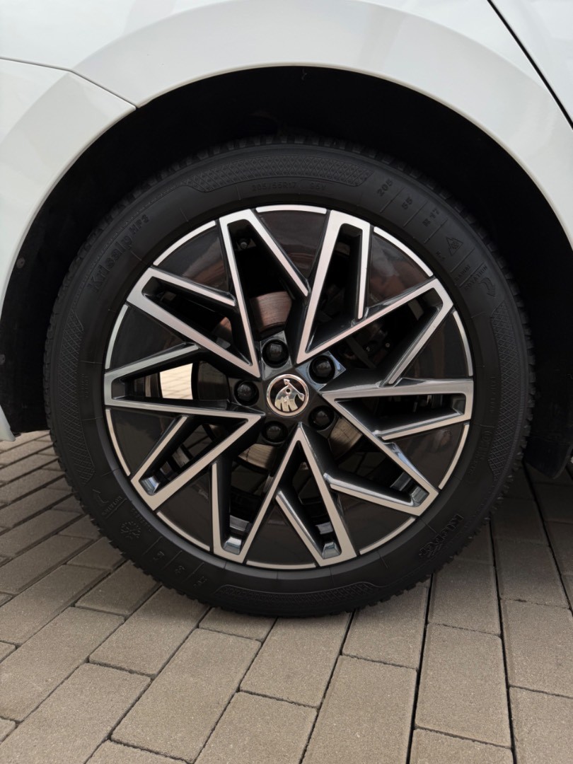 Škoda Octavia Combi 2.0TDi DSG Sportline Edition TOP