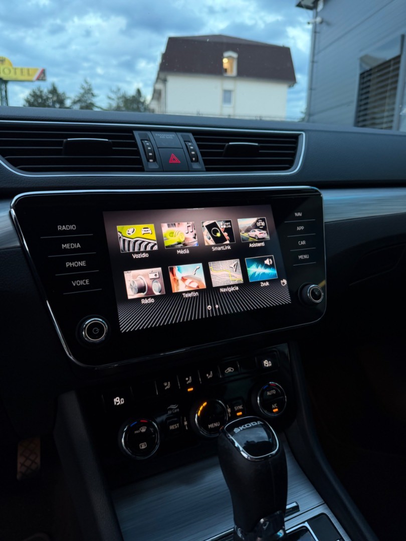 Škoda Superb Combi 2.0TDi DSG Style VIRTUAL-KAMERA
