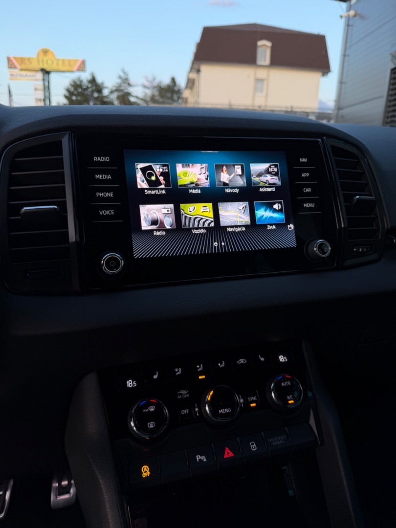 Škoda Karoq 2.0TDi DSG 4×4 Sportline ŤAŽNÉ-KAMERA-VIRTUAL