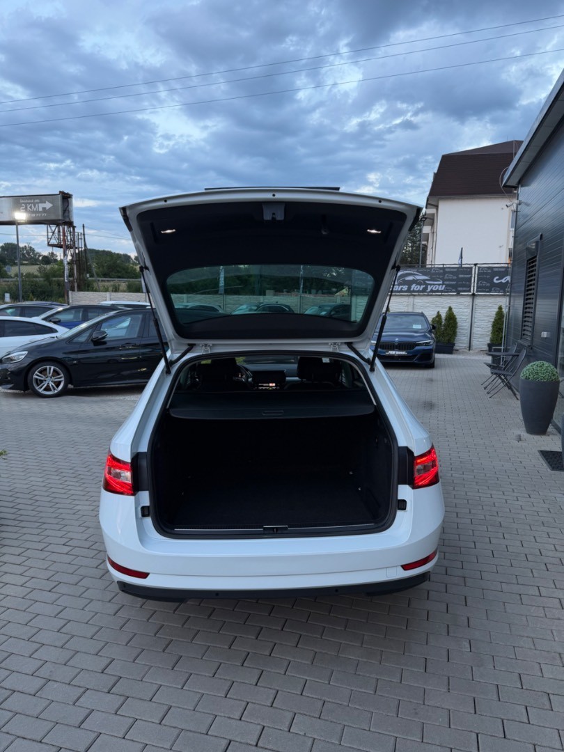 Škoda Superb Combi 2.0TDi DSG Style VIRTUAL-KAMERA