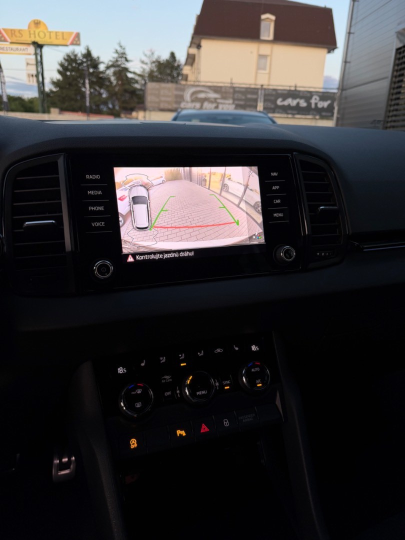 Škoda Karoq 2.0TDi DSG 4×4 Sportline ŤAŽNÉ-KAMERA-VIRTUAL