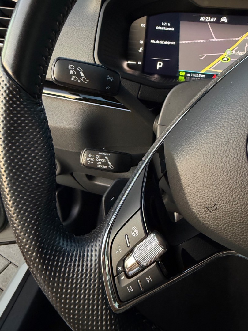 Škoda Karoq 2.0TDi DSG 4×4 Sportline ŤAŽNÉ-KAMERA-VIRTUAL