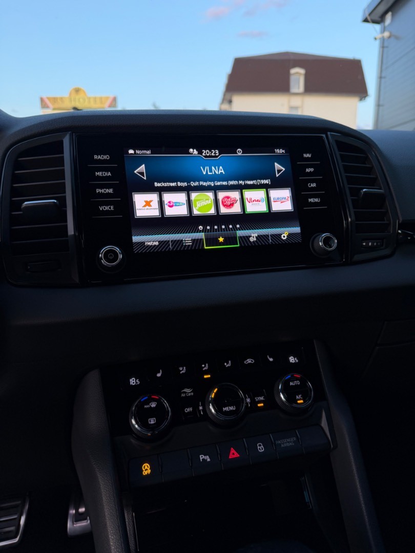 Škoda Karoq 2.0TDi DSG 4×4 Sportline ŤAŽNÉ-KAMERA-VIRTUAL