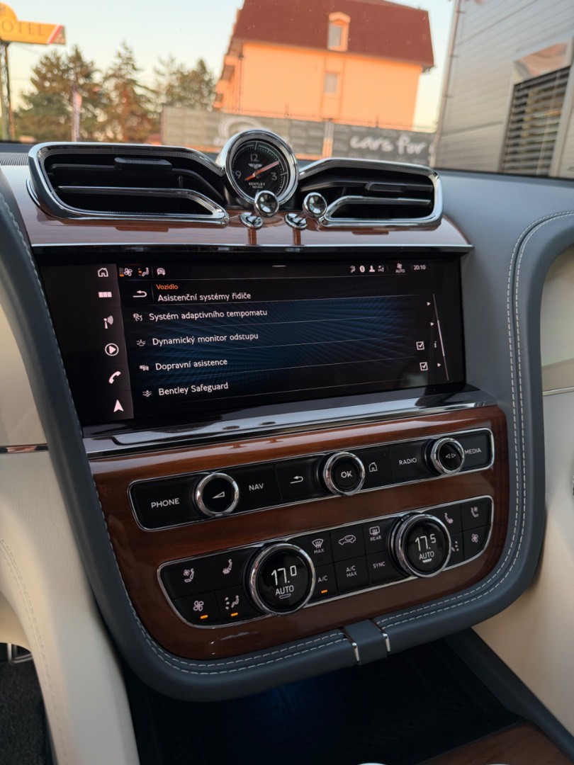 Bentley Bentayga 4.0 V8 First Edition SK ŠPZ VZDUCH-TV-360CAM