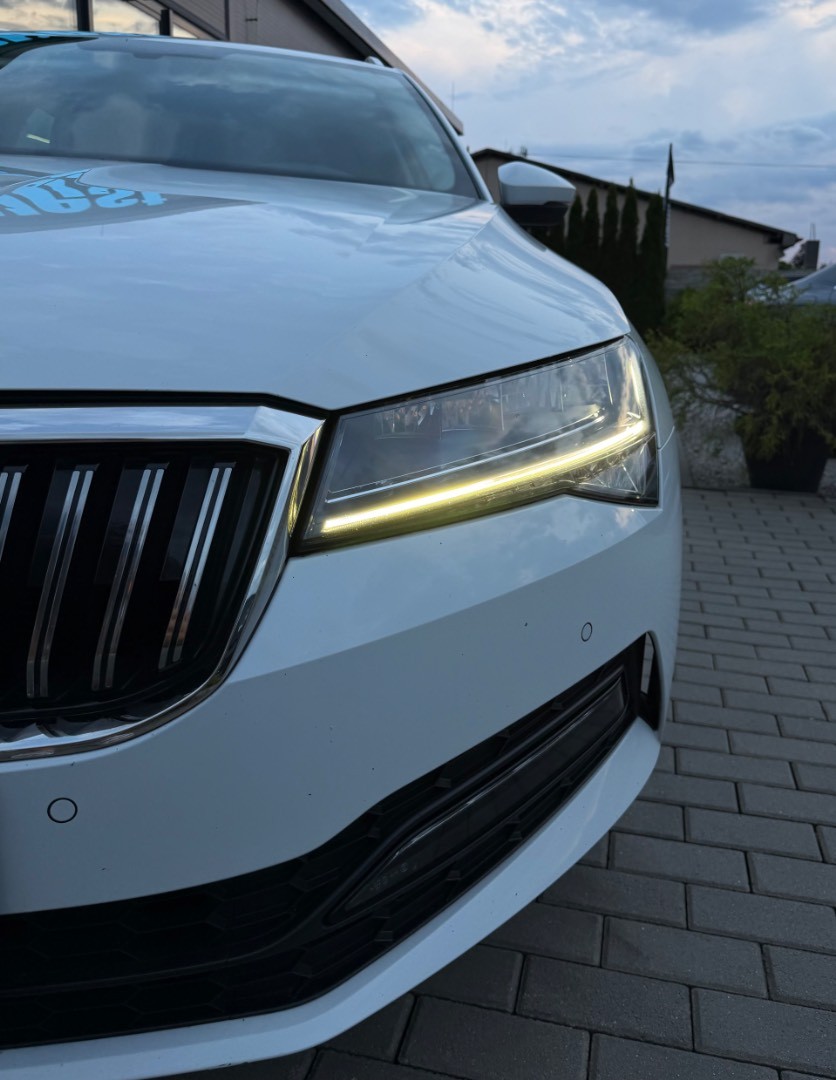Škoda Superb Combi 2.0TDi DSG Style VIRTUAL-KAMERA