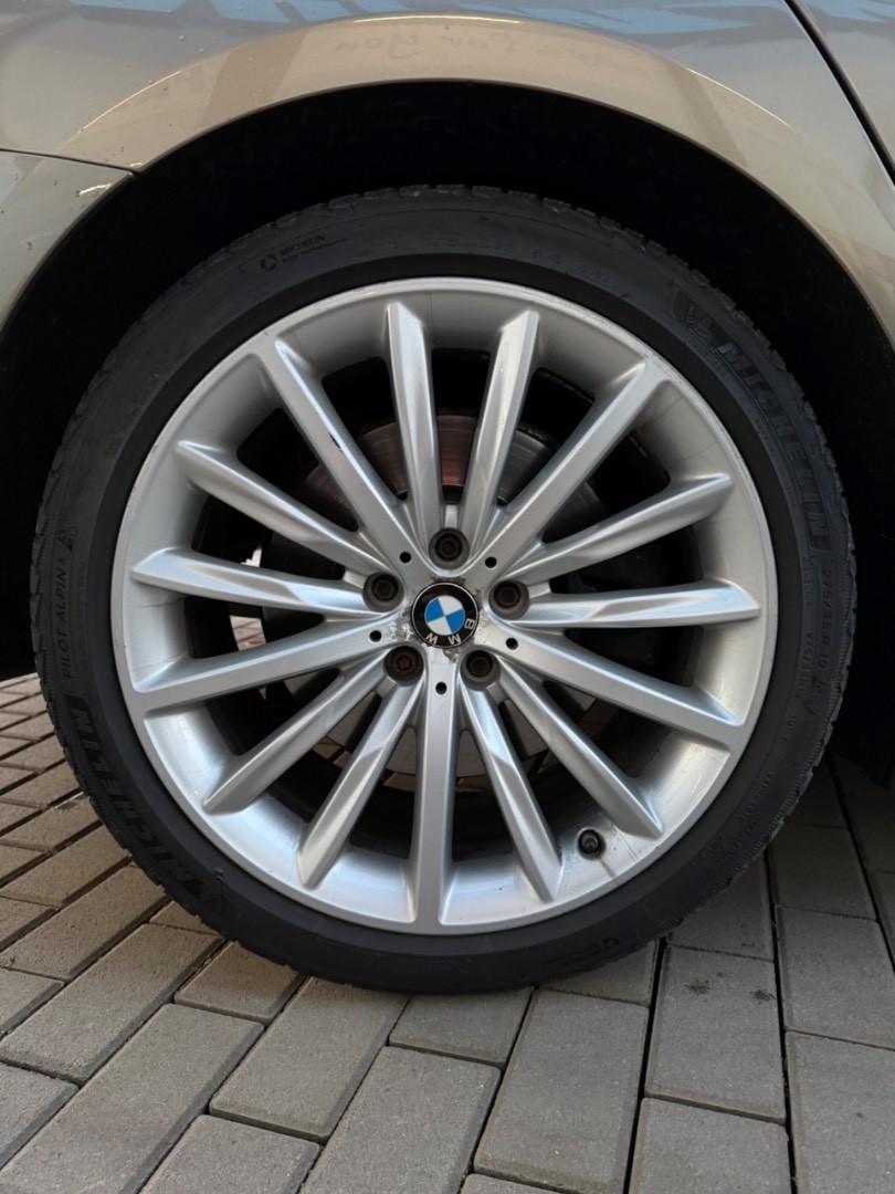 BMW Rad 5 Touring 530d  x-Drive A/T Luxury line *ŤAŽNÉ*