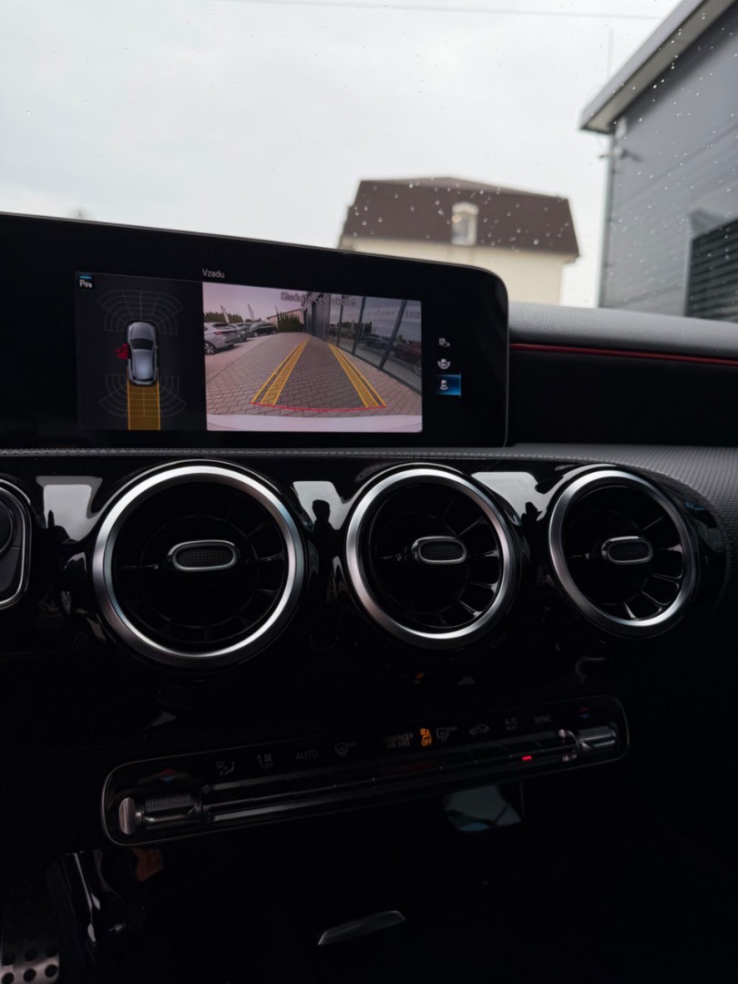 Mercedes-Benz A trieda 180d /T AMG line
