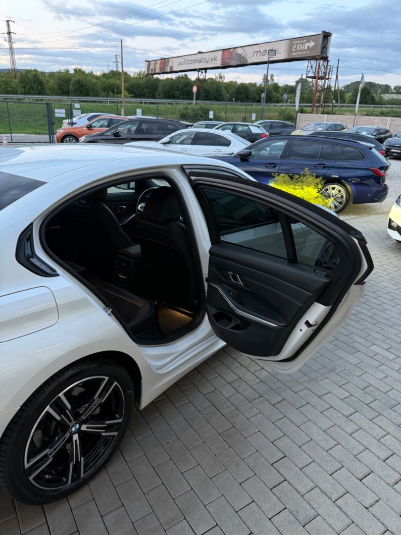 BMW Rad 3 320d mHEV x-Drive A/T M-Sport *PLNÁ ZÁRUKA*