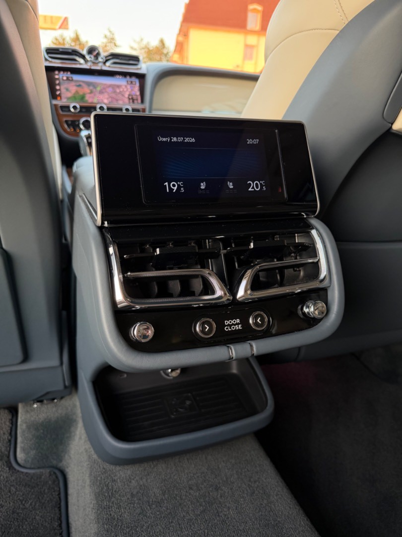 Bentley Bentayga 4.0 V8 First Edition SK ŠPZ VZDUCH-TV-360CAM