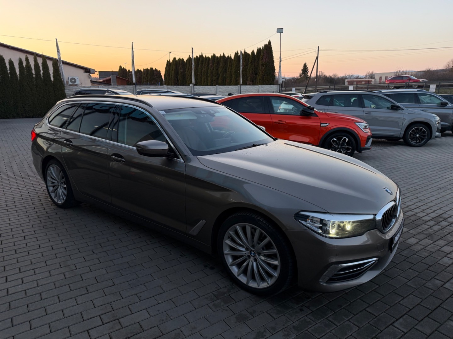 BMW Rad 5 Touring 530d  x-Drive A/T Luxury line *ŤAŽNÉ*