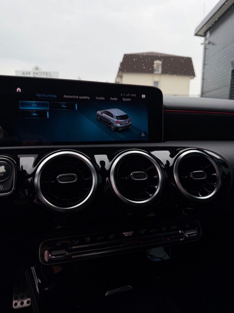 Mercedes-Benz A trieda 180d /T AMG line