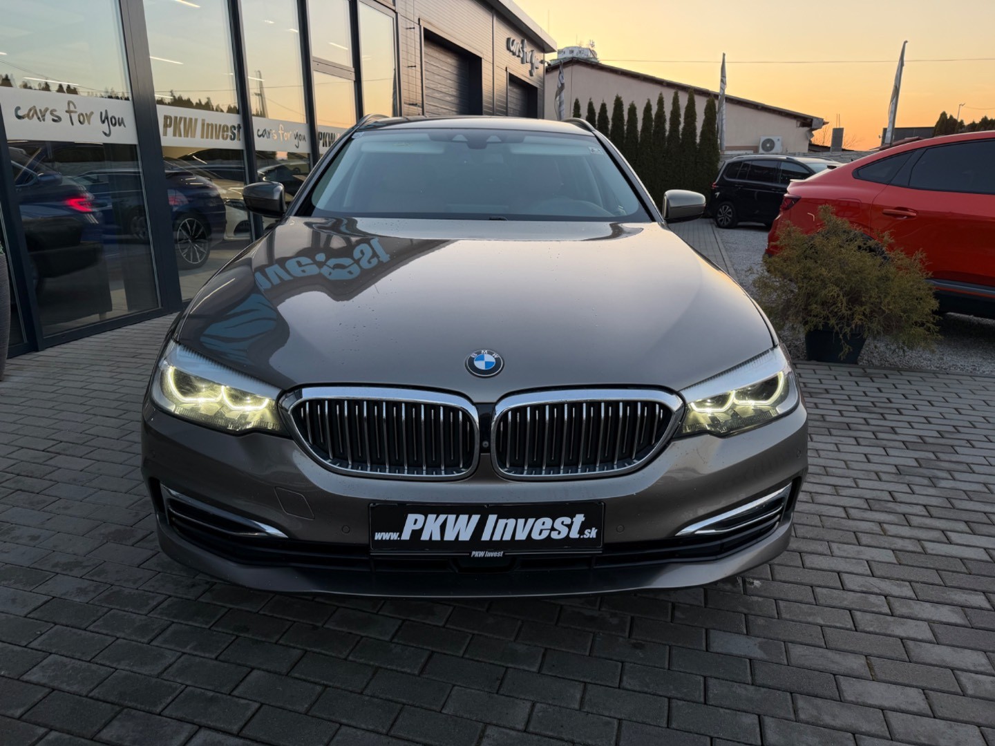 BMW Rad 5 Touring 530d  x-Drive A/T Luxury line *ŤAŽNÉ*