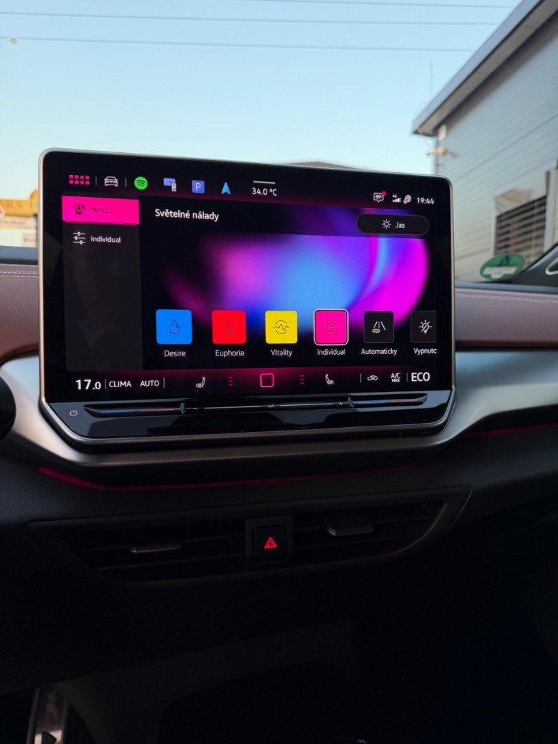 Volkswagen ID.4 PRO Individual 210kW TEPELKO-ZÁRUKA-SOH 100%