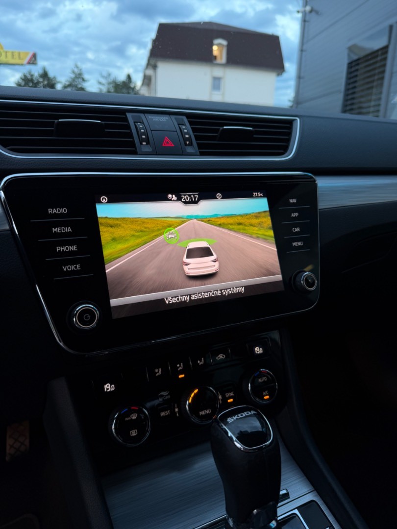 Škoda Superb Combi 2.0TDi DSG Style VIRTUAL-KAMERA