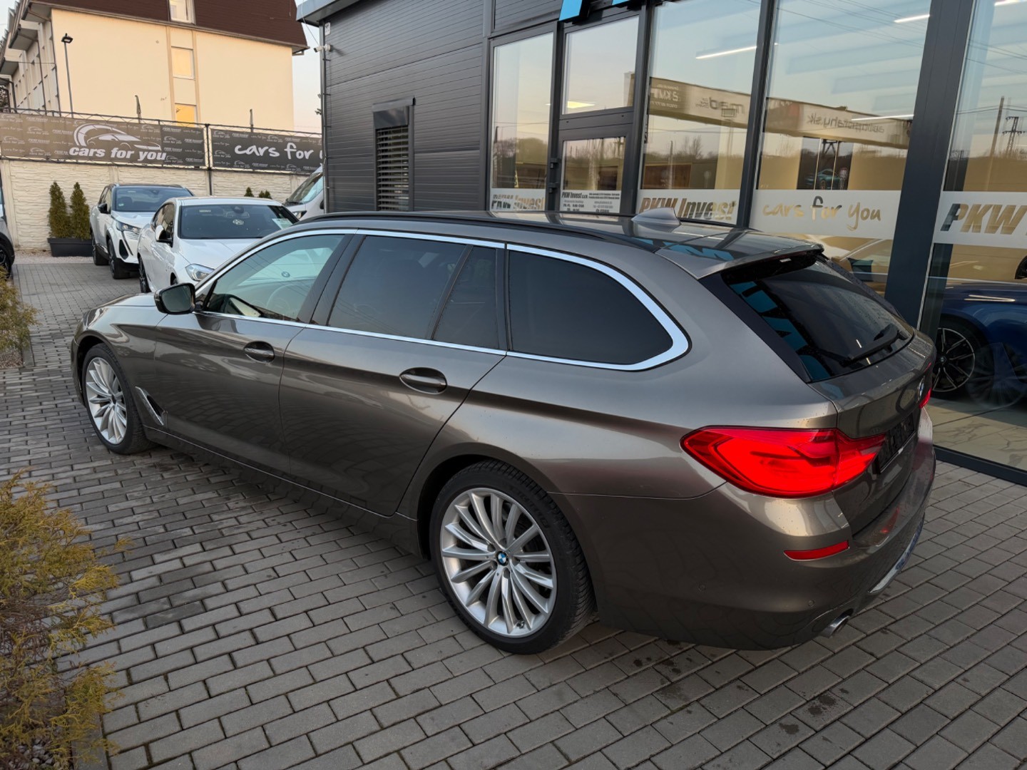 BMW Rad 5 Touring 530d  x-Drive A/T Luxury line *ŤAŽNÉ*