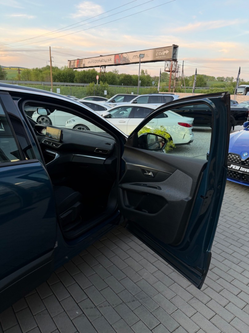 Peugeot 5008 1.5BlueHDi 130PS A/T 7-MIESTNE Allure Edition