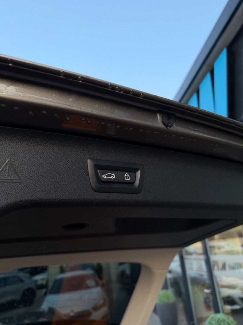 BMW Rad 5 Touring 530d  x-Drive A/T Luxury line *ŤAŽNÉ*